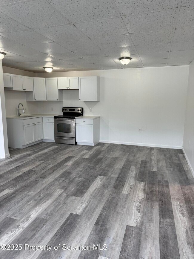 Building Photo - 100 N Van Buren Ave