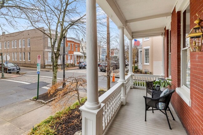 Building Photo - Beautiful 3 Bedroom Corner Lot on West Ave! ***Available 08/10/2026***