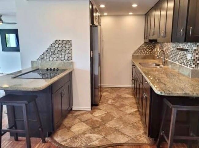 Building Photo - AVAILABLE for Rent : 3 Bedroom, 2 Bathroom...