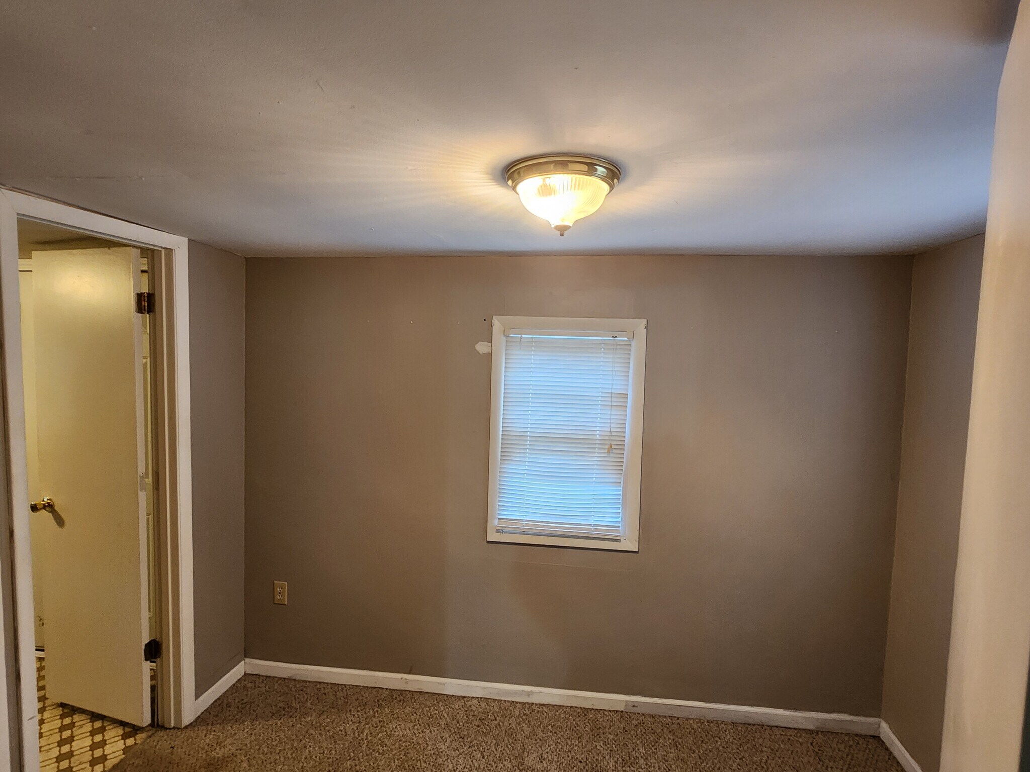 Building Photo - 205 Cedar St