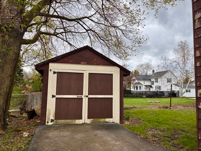 Building Photo - 254 Edward St