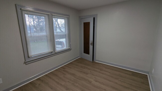 Building Photo - Charming 3 bedroom/1 bath home in the heart of Akron!