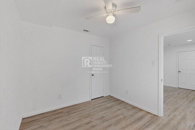 Building Photo - 631 W Baker St