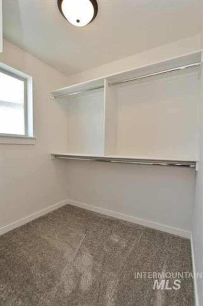 Building Photo - Gorgeous, Sparkling Clean Home, 15 Minutes...