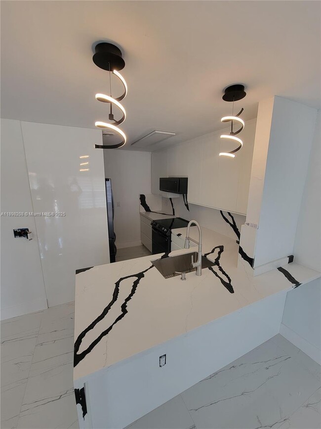 Building Photo - 2 bedroom in Pembroke Pines FL 33024