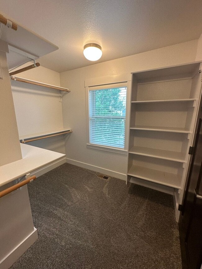 Building Photo - 4 Bedroom, 3 1/2 Bathroom House in Josephine Crossing Subdivision