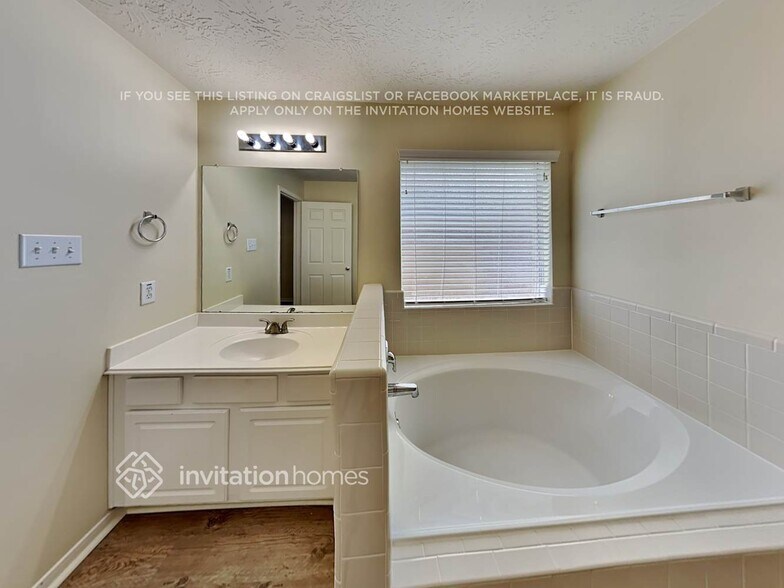 Building Photo - 8619 Discus Dr