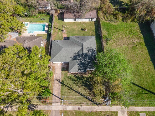 Building Photo - 4710 Glenmont St
