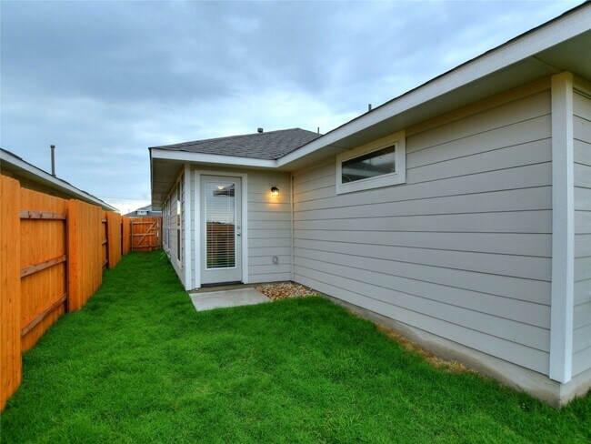 Building Photo - 214 Trailside Ln