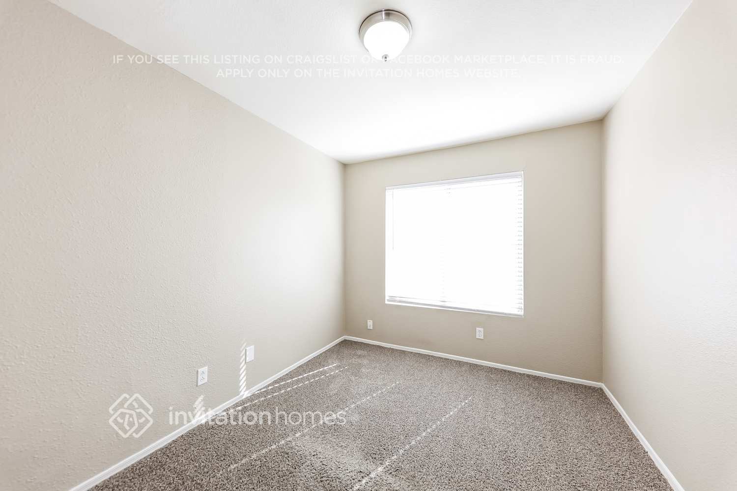 Building Photo - 2406 S Navajo Way