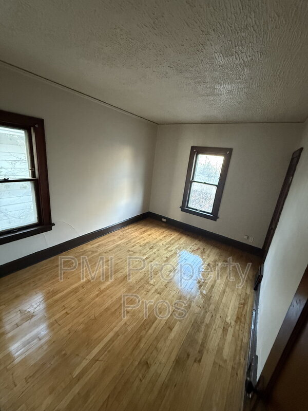 Building Photo - 2574 N 41st St