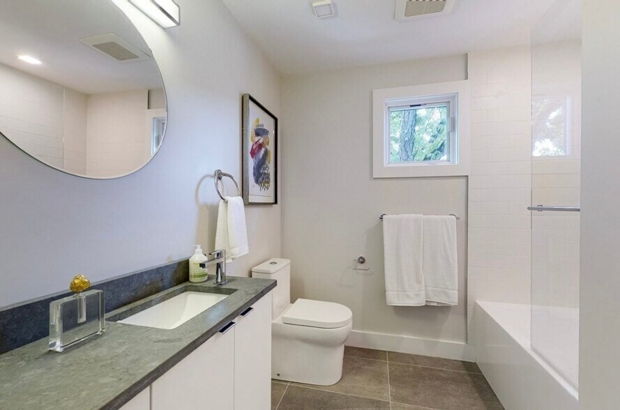 second bathroom - 58 Lincoln St