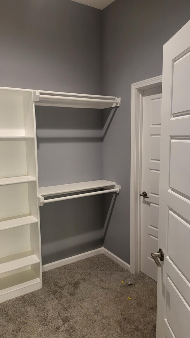 Building Photo - Newly constructed Maintenance provided 3 bed 2.5 bath