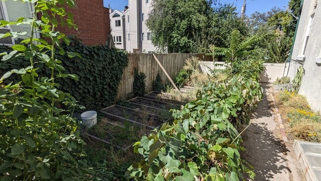 Building Photo - 125 H St