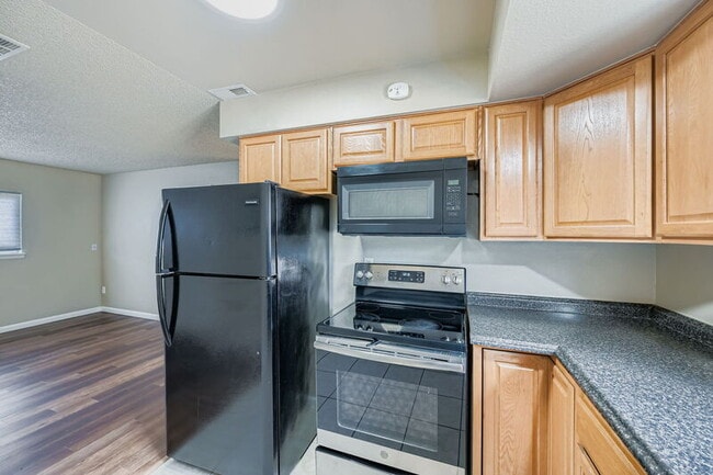 Building Photo - 6652 Provincial Dr
