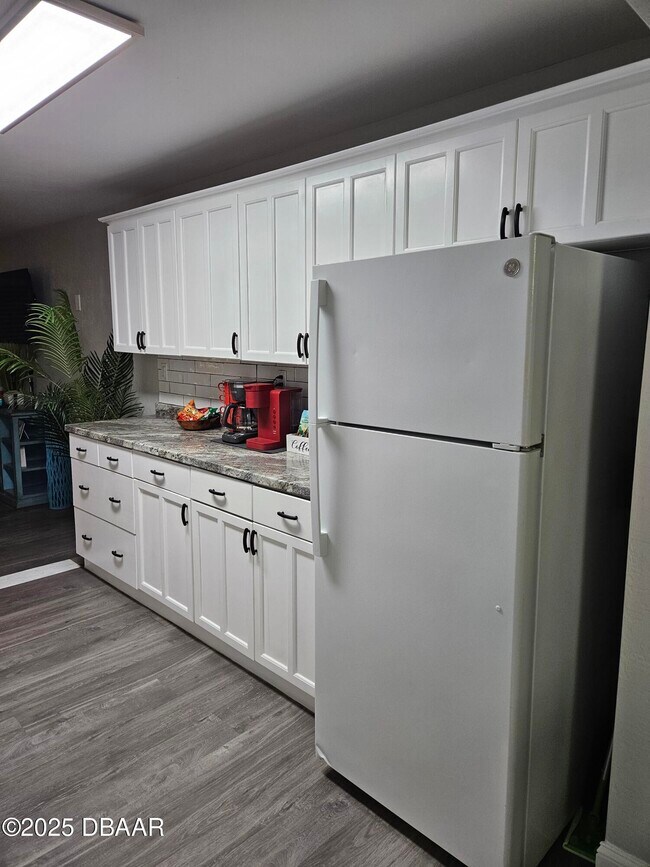 Building Photo - 62 Rivershore Dr