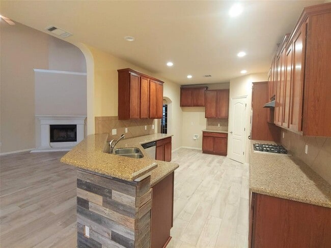 Building Photo - 1601 Lions Den