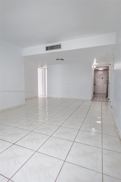 Building Photo - 750 NW 43rd Ave