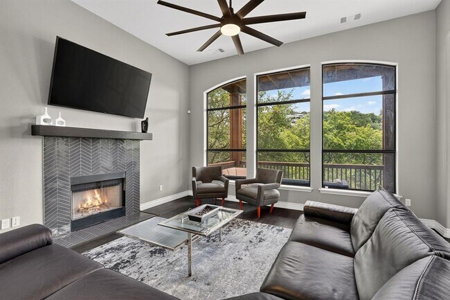 Building Photo - 2801 Manitou Dr