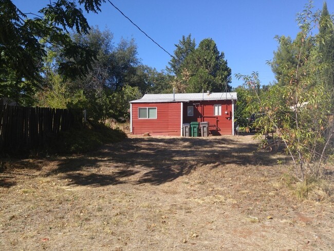 Building Photo - Cute Home in Shasta Lake City