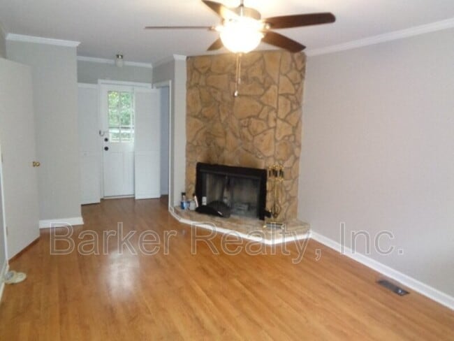 Building Photo - 309 White Oak Dr