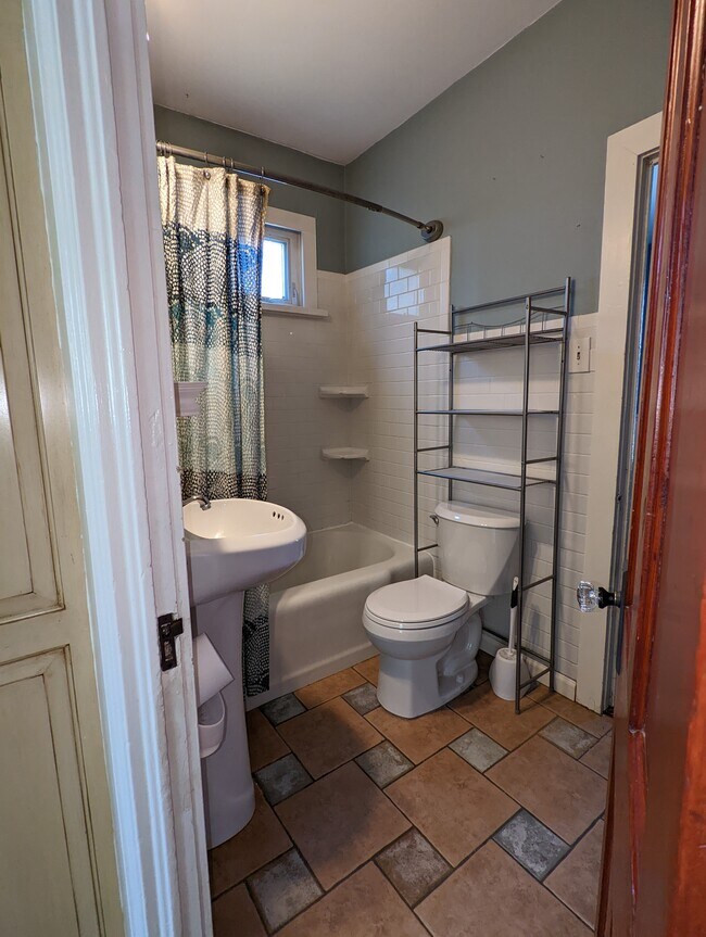 main floor bath - 1265 S Pennsylvania St