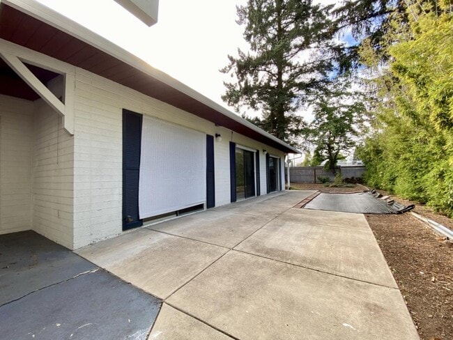 Building Photo - 930 Reddy Ave
