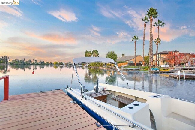 Building Photo - 5545 Drakes Ct