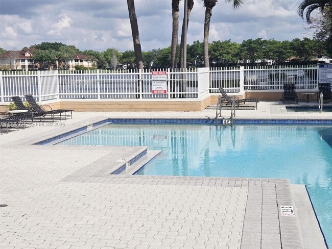 Building Photo - 860 NW 92nd Ave