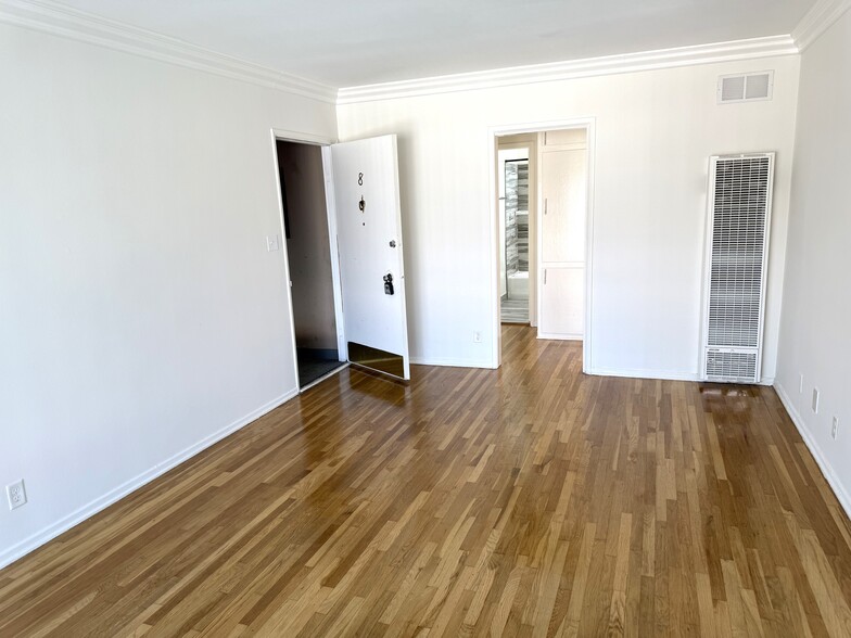 Building Photo - 4445 Murietta Ave