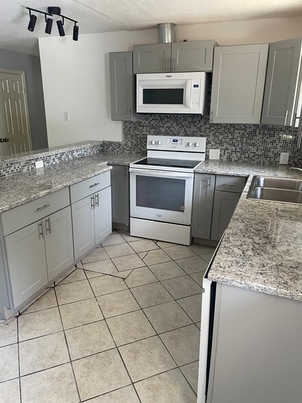 Building Photo - 10911 Marchant Cir