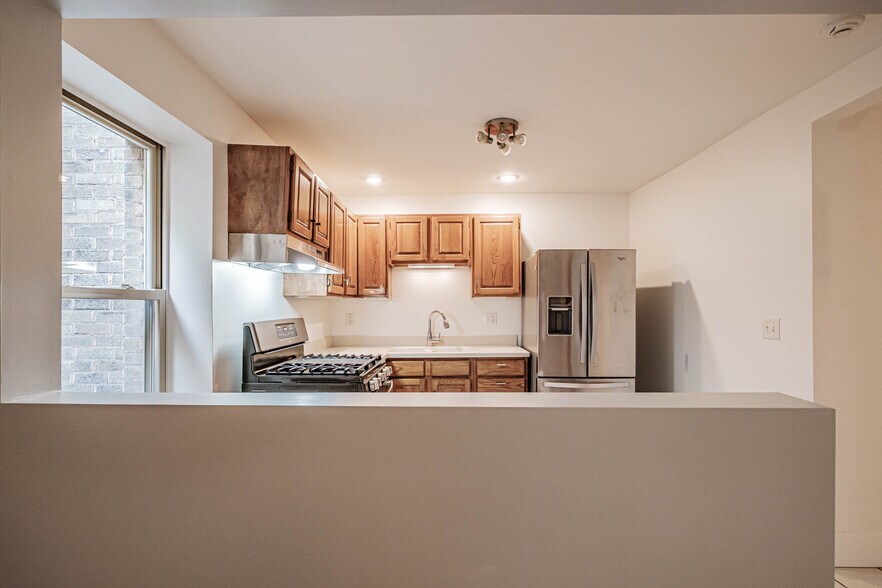 Building Photo - 197 Pine St