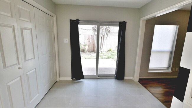 Building Photo - 12800 Briar Forest Dr