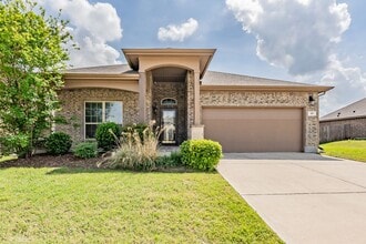 Building Photo - Excellent 3 bedroom plus office in Villages at Edgecliff