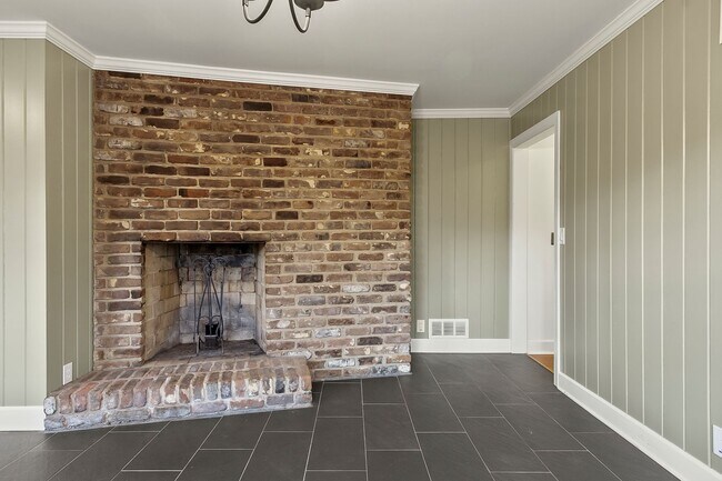 Building Photo - Druid Hills Charmer Available NOW!