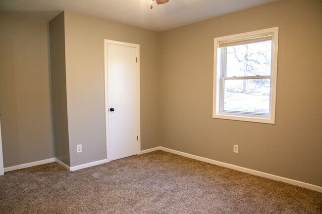 Building Photo - 24 Barclay Dr