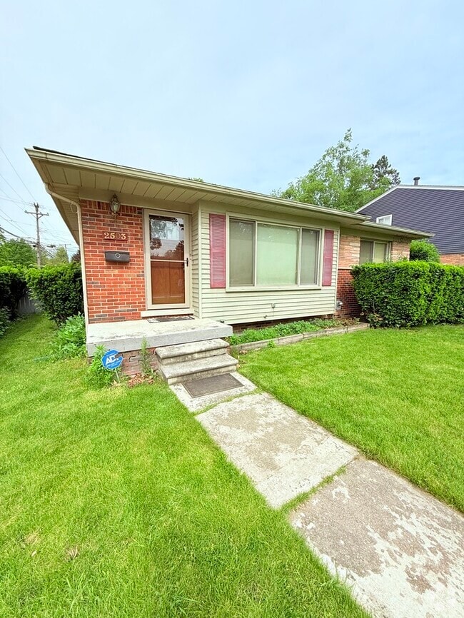 Building Photo - 2503 Maplewood Ave