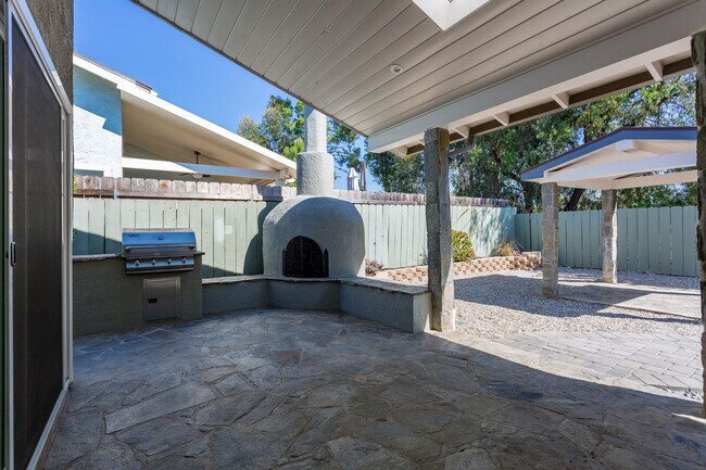 Building Photo - Renovated Home in Tierrasanta