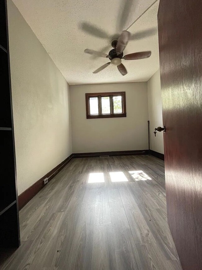 Building Photo - Spacious 5-Bedroom Rental Near Campus & Do...