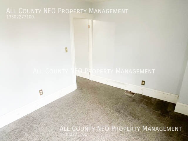 Building Photo - 1852 W 45th St