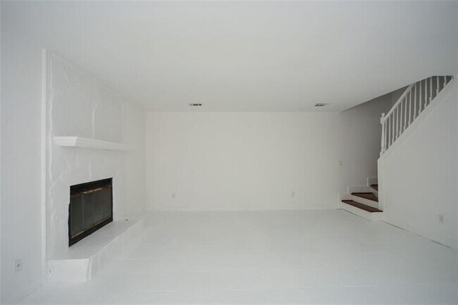 Building Photo - 160 Timber Creek Ln SW