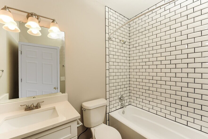 Building Photo - 240 Hardwood Ct