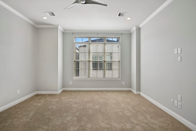 Building Photo - 1040 W 26th St