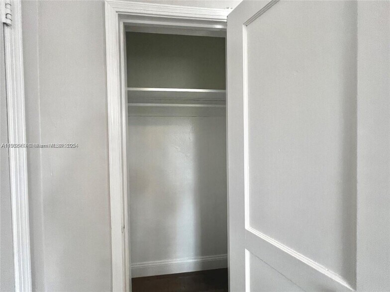 Building Photo - 5924 SW 41st St