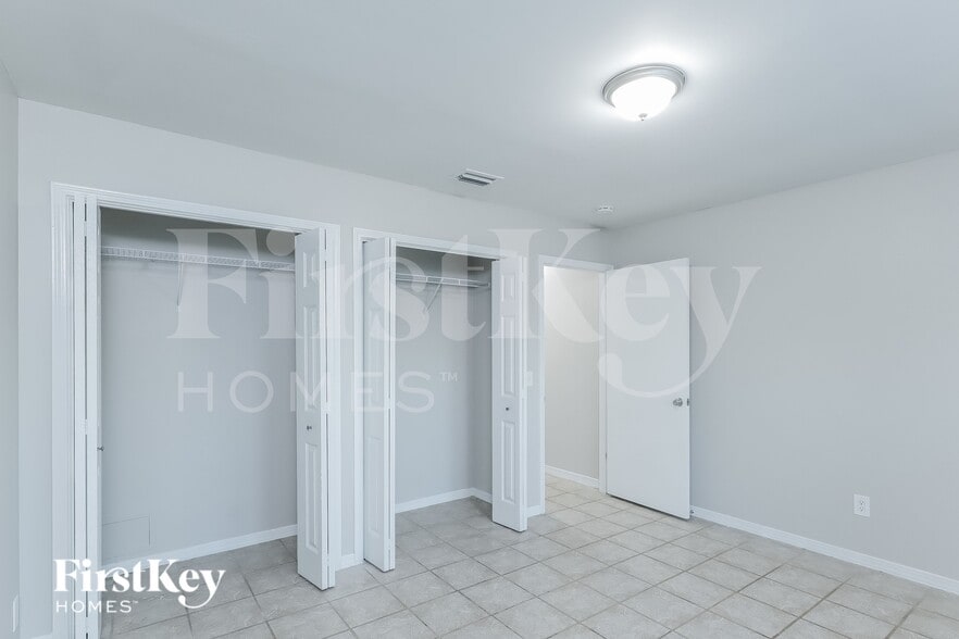 Building Photo - 2391 Stonebridge Dr