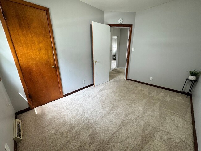 Building Photo - 3 Bed, 1 Bath Home for rent in Elk Run Heights