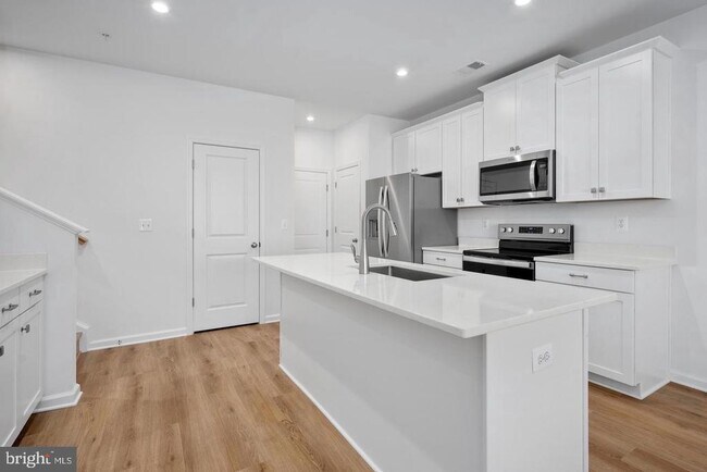 Building Photo - 2536 Neabsco Common Pl