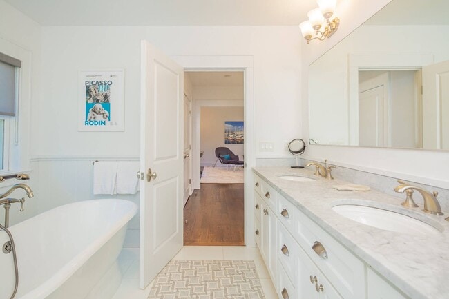 Building Photo - 20 Lighthouse Ln