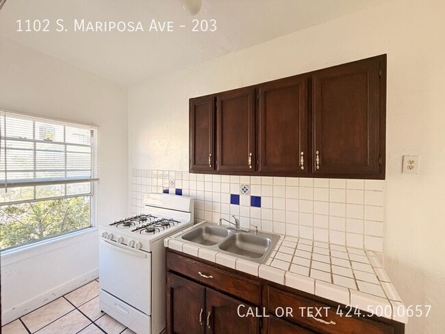 Building Photo - 1102 S Mariposa Ave