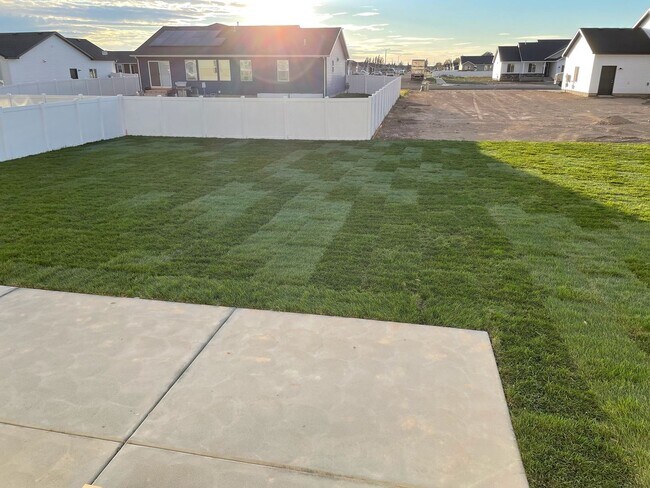Building Photo - WE ARE ONLY ADVERTISING THIS UNIT!! DO NOT...